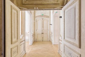 Incredible Showroom in Opera - Image 5