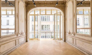 Incredible Showroom in Opera - Image 6