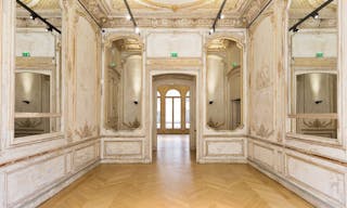 Incredible Showroom in Opera - Image 7