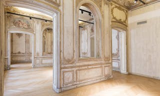 Incredible Showroom in Opera - Image 9