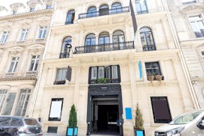 Incredible Showroom in Opera - Image 11