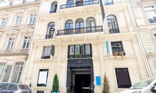 Incredible Showroom in Opera - Image 11