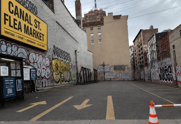 Broadway & Canal St Pop-Up Booth / Kiosk Space - Image 3