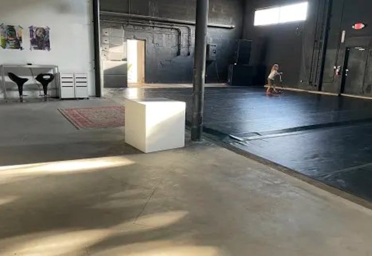 Flex Studio with high ceilings in Little Haiti - Image 3