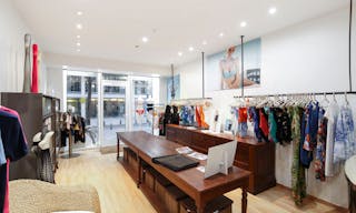 Sleek Shop in Upmarket Palais Royal - Image 0