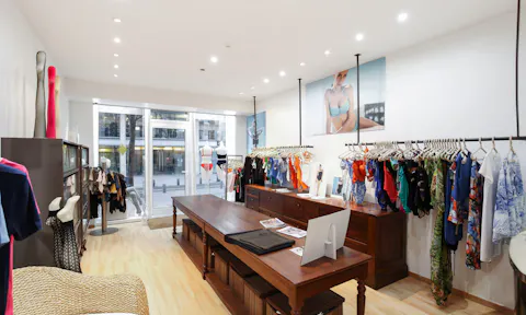 Sleek Shop in Upmarket Palais Royal - Image 0