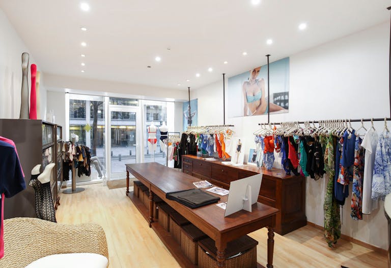 Sleek Shop in Upmarket Palais Royal - Image 0