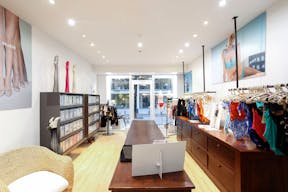 Sleek Shop in Upmarket Palais Royal - Image 1