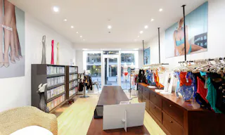 Sleek Shop in Upmarket Palais Royal - Image 1