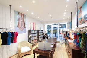 Sleek Shop in Upmarket Palais Royal - Image 2