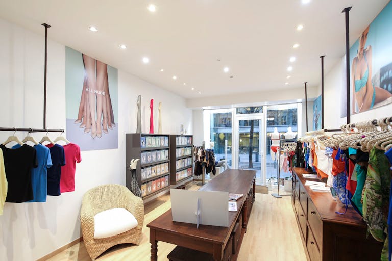 Sleek Shop in Upmarket Palais Royal - Image 2