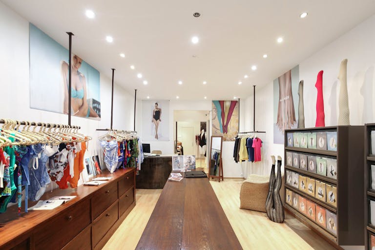 Sleek Shop in Upmarket Palais Royal - Image 3