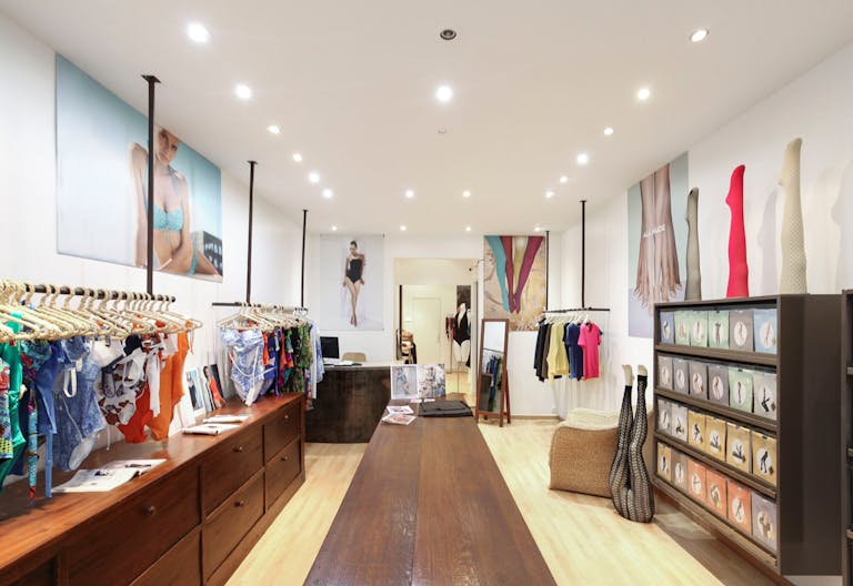 Sleek Shop in Upmarket Palais Royal - Image 3