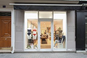 Sleek Shop in Upmarket Palais Royal - Image 4