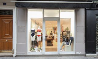 Sleek Shop in Upmarket Palais Royal - Image 4