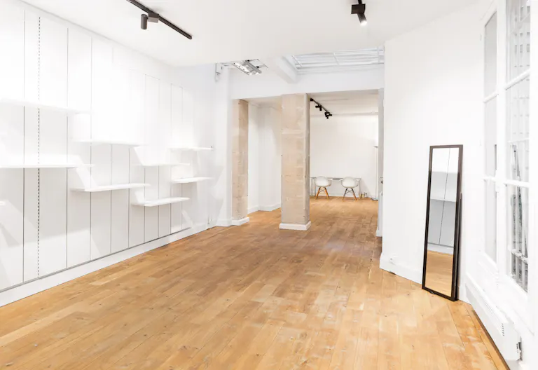 Modern Showroom in Place Vendôme - Image 0