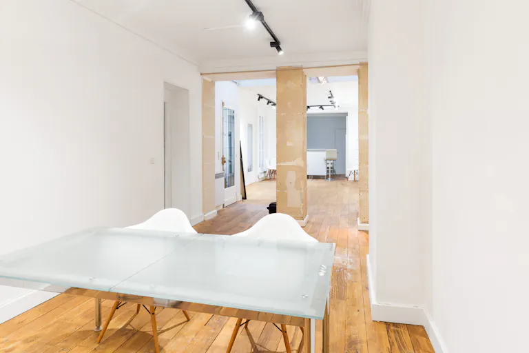 Modern Showroom in Place Vendôme - Image 4