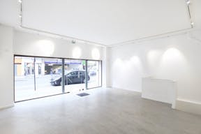 Elegant Space in Le Marais - Image 3