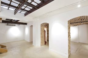 Elegant Space in Le Marais - Image 6