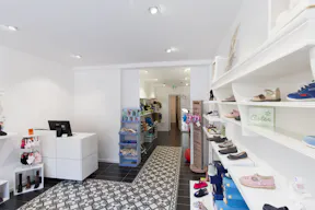 Retail Space Close to Vavin - Image 1
