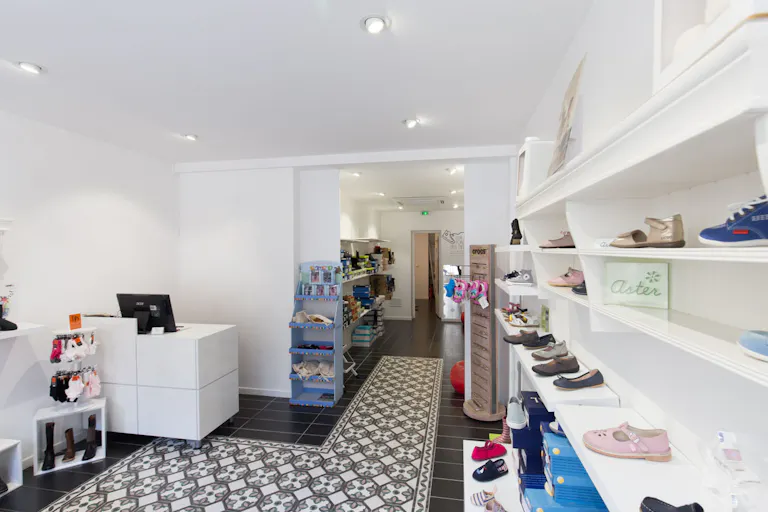 Retail Space Close to Vavin - Image 1