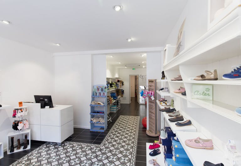 Retail Space Close to Vavin - Image 1