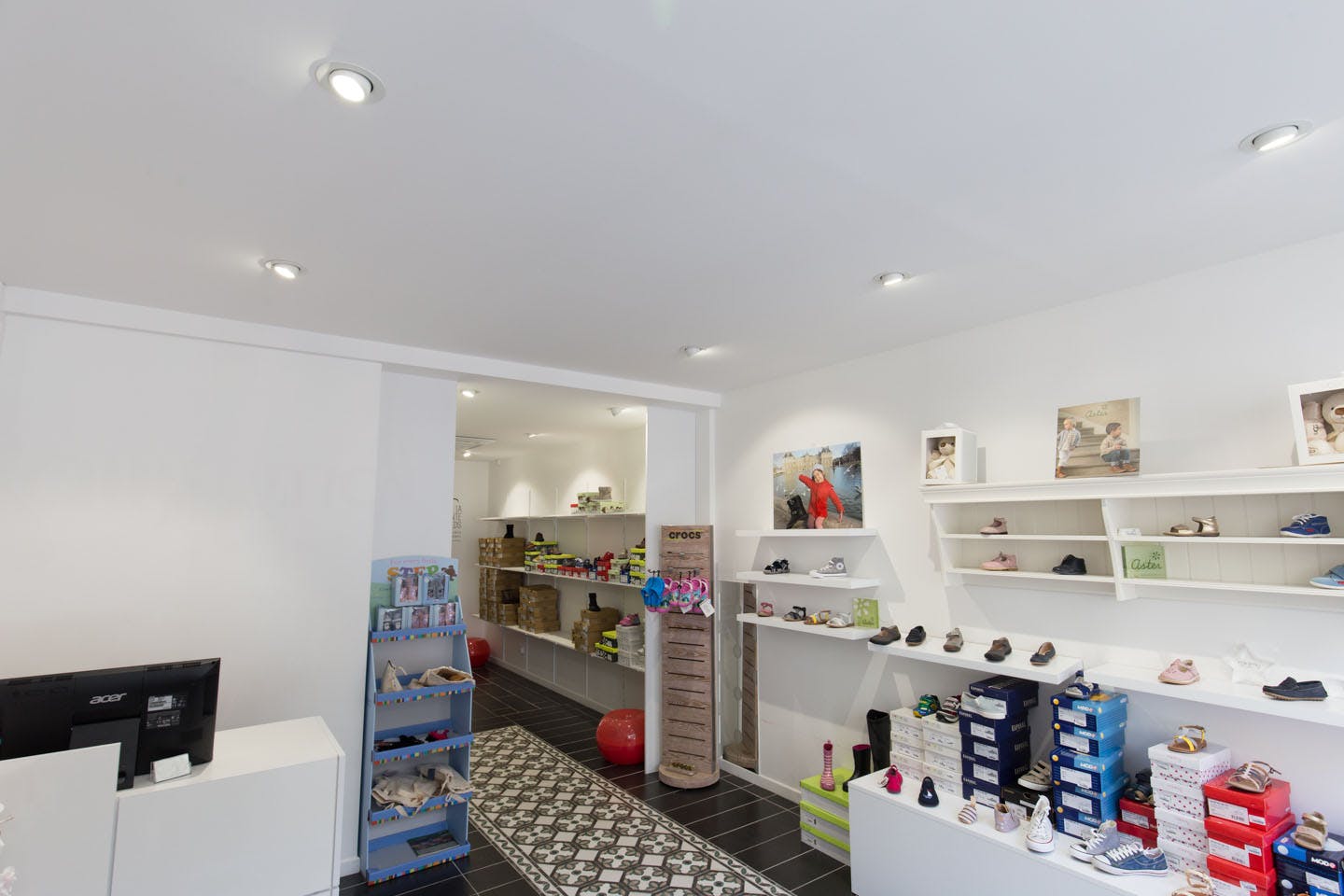 Retail Space Close to Vavin