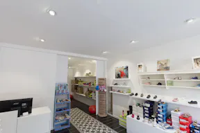 Retail Space Close to Vavin - Image 2