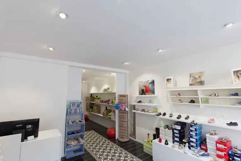 Retail Space Close to Vavin - Image 2