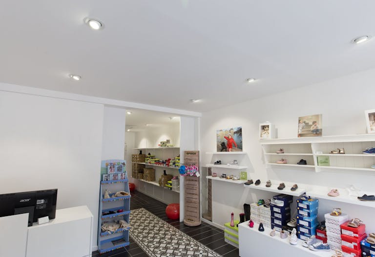 Retail Space Close to Vavin - Image 2