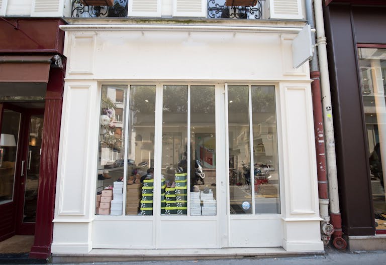 Retail Space Close to Vavin - Image 3