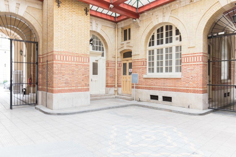 Flexible Unique Space in Le Marais - Image 1