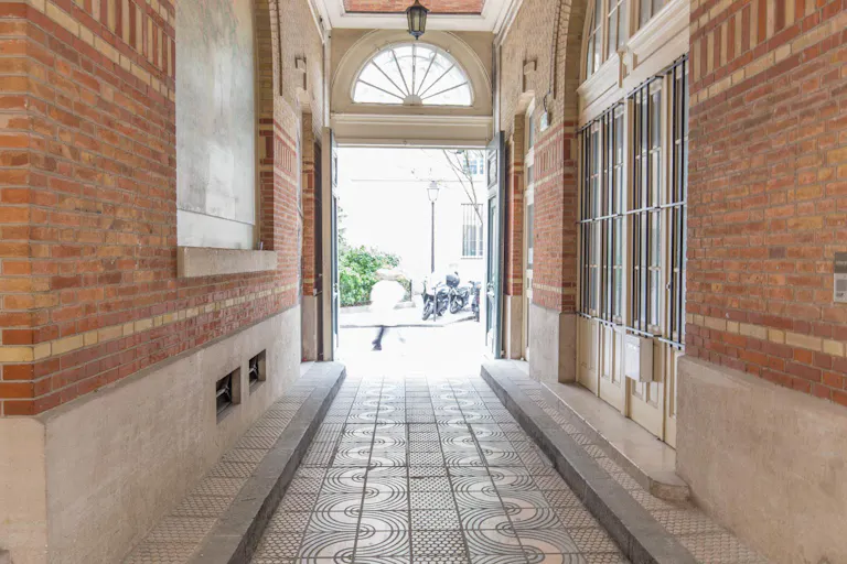 Flexible Unique Space in Le Marais - Image 4