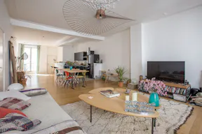 Loft Space in Dynamic Le Marais - Image 2