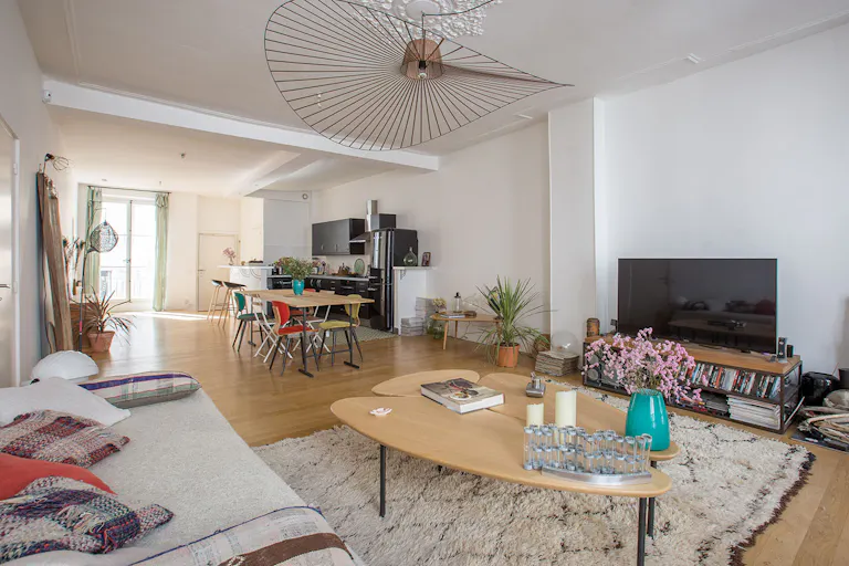 Loft Space in Dynamic Le Marais - Image 2