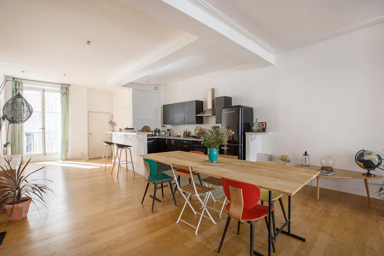 Loft Space in Dynamic Le Marais - Image 4