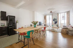 Loft Space in Dynamic Le Marais - Image 5