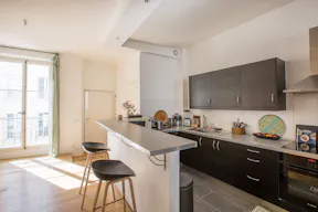 Loft Space in Dynamic Le Marais - Image 8