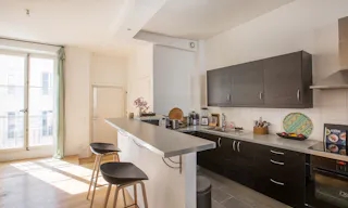 Loft Space in Dynamic Le Marais - Image 8