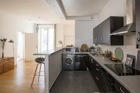 Loft Space in Dynamic Le Marais - Image 9