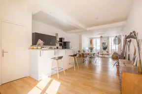 Loft Space in Dynamic Le Marais - Image 11