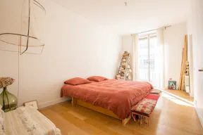 Loft Space in Dynamic Le Marais - Image 12