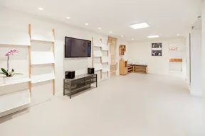 Pop-Up Boutique in Paris 7th - Image 1