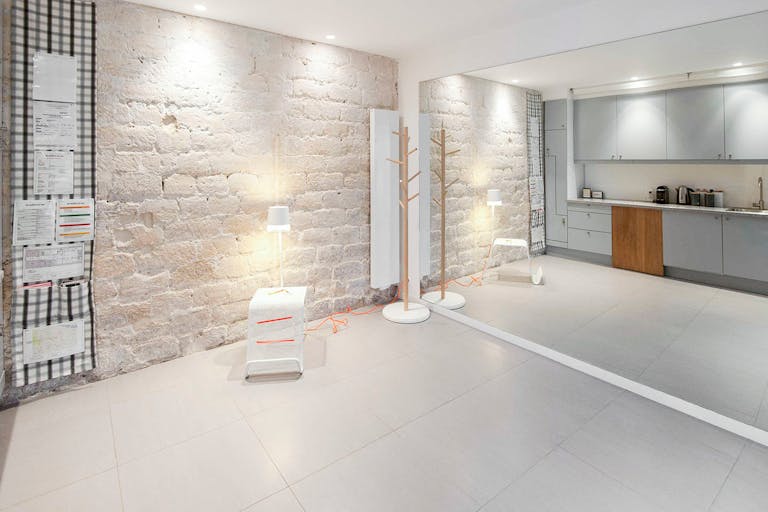 Pop-Up Boutique in Paris 7th - Image 2