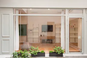 Pop-Up Boutique in Paris 7th - Image 3