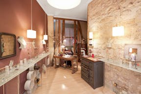 Le Marais Pop-Up Boutique - Image 2