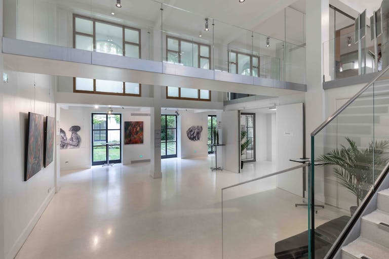 Unique Space in Faubourg-du-Roule - Image 0