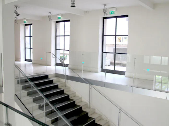 Unique Space in Faubourg-du-Roule - Image 1