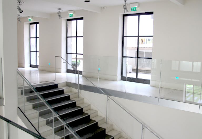 Unique Space in Faubourg-du-Roule - Image 1