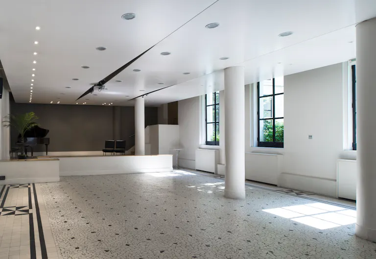 Unique Space in Faubourg-du-Roule - Image 2